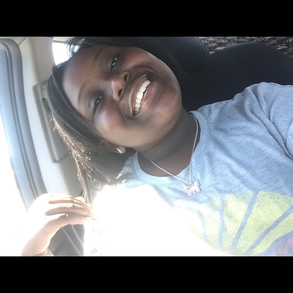 Meet your Posher, Yasmine